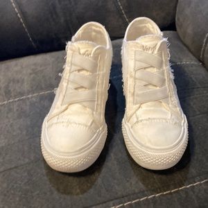 Blowfish Malibu high top women’s mamba canvas sneaker. EUC!